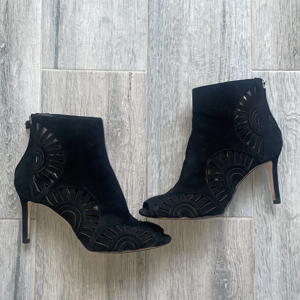 TORY BURCH Leyla Laser-Cut Suede Ankle Boots size 9